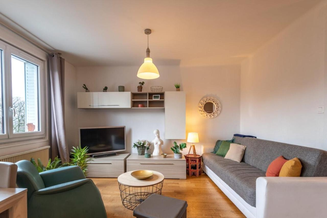 Апартаменти Petit Port Furnished Flat Аннесі Екстер'єр фото