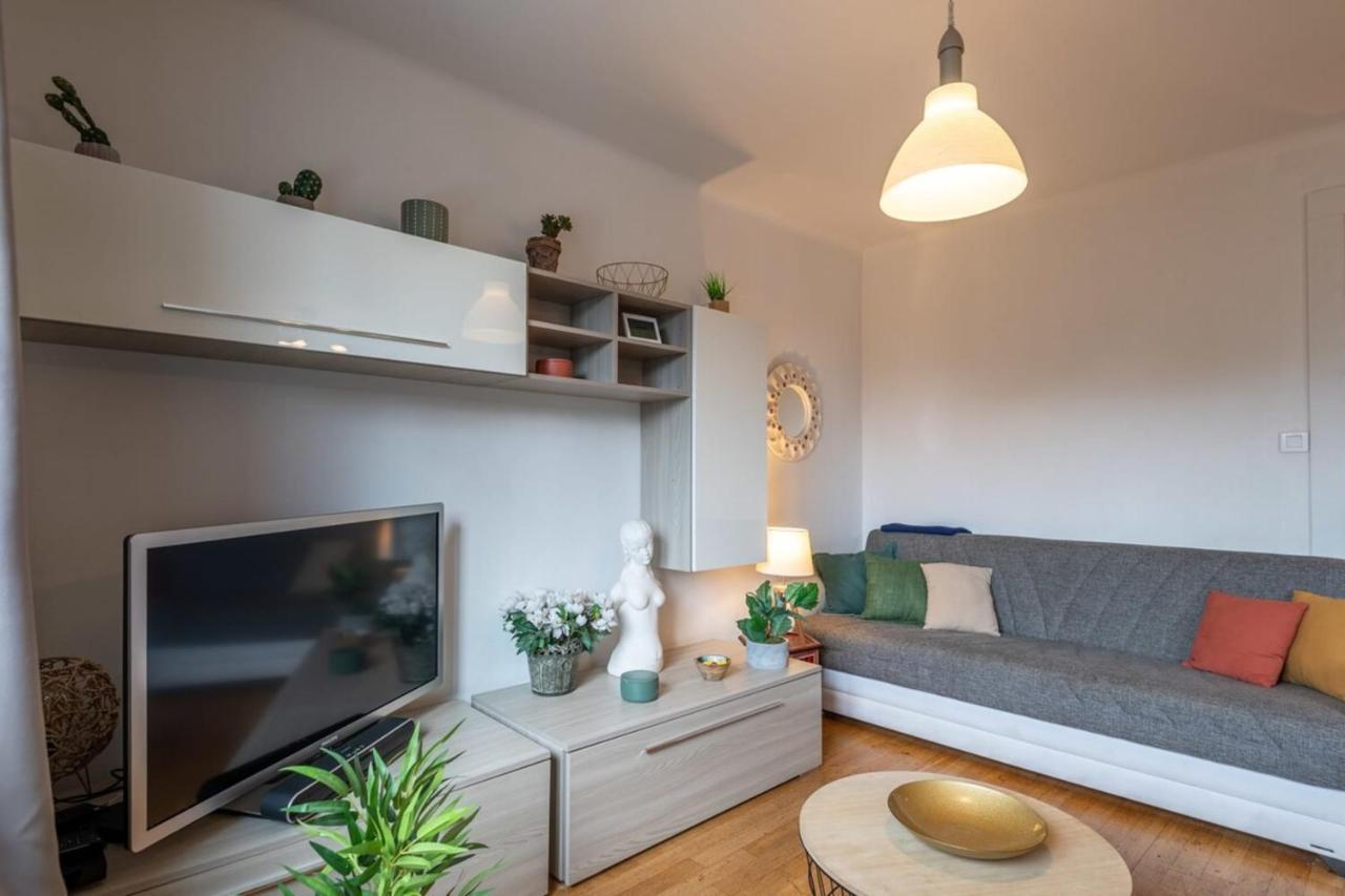 Апартаменти Petit Port Furnished Flat Аннесі Екстер'єр фото