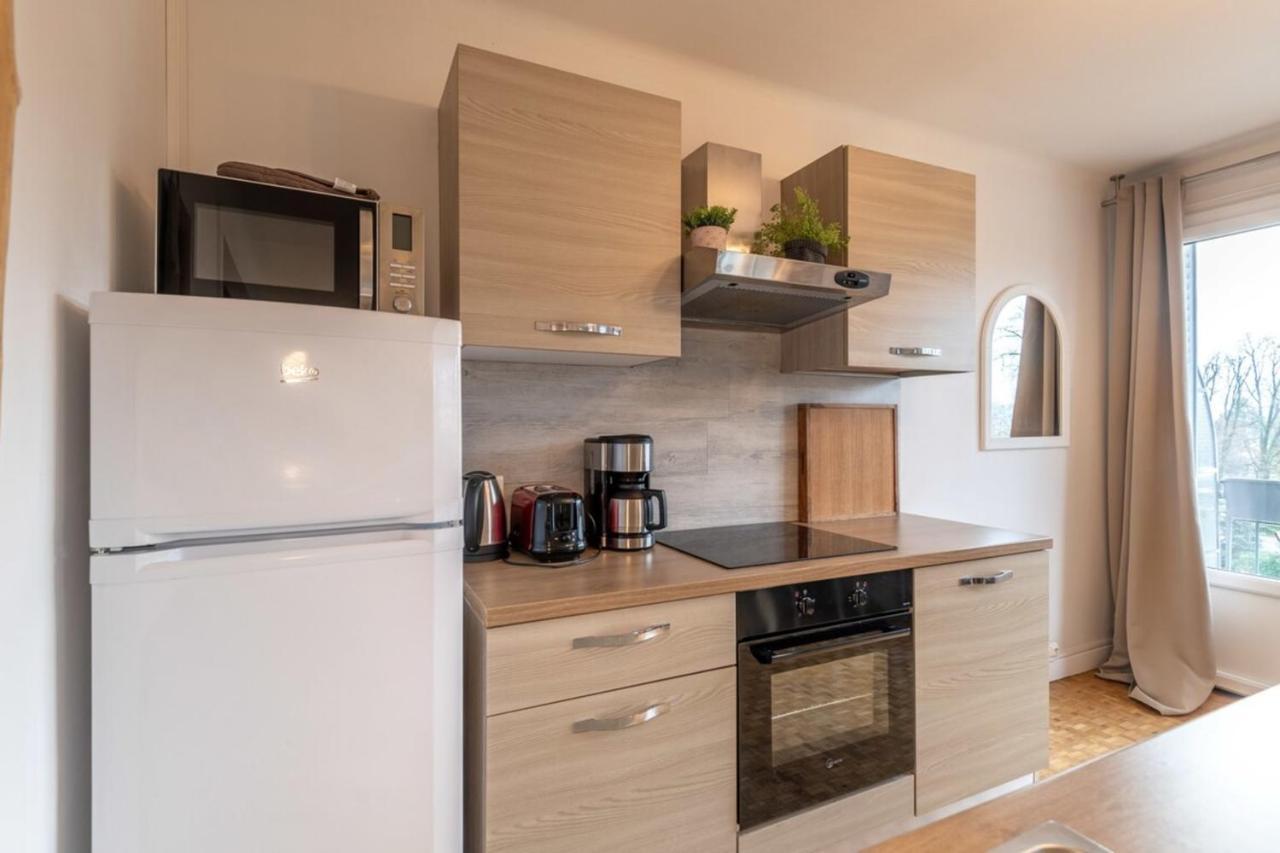Апартаменти Petit Port Furnished Flat Аннесі Екстер'єр фото